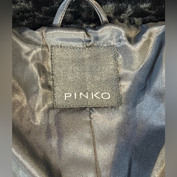 Pinko shrug black, faux fur size 6 preowned - Picture 5 of 7